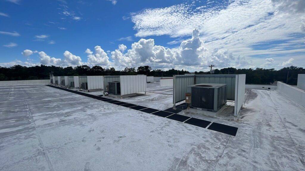 picture of old flat roof in need of replacement